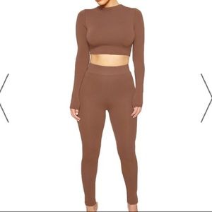 Naked Wardrobe NW Set / Crop Top & Leggings